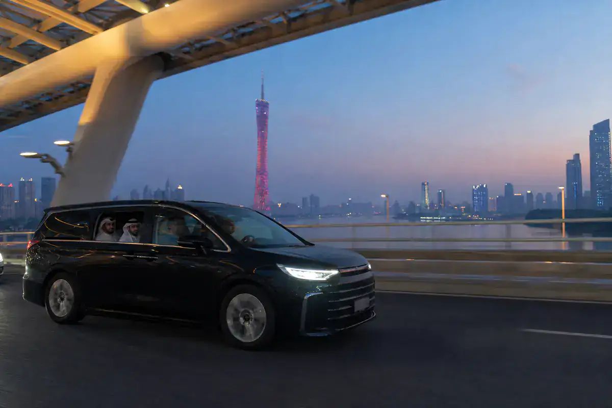 Executive MPV carrying UAE travelers toward Guangzhou from the airport