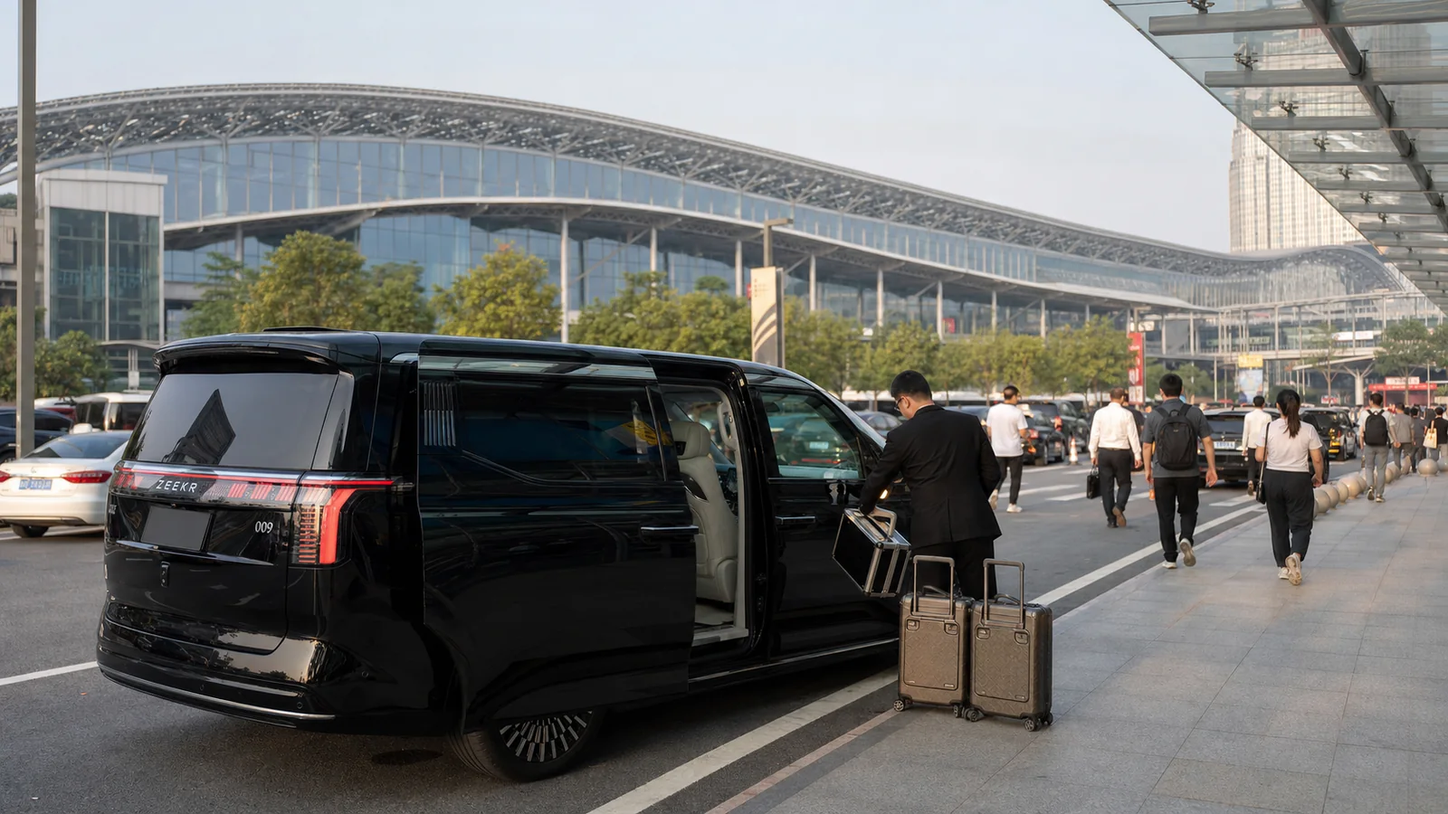 Black ZEEKR 009 arriving at the Canton Fair complex in Guangzhou