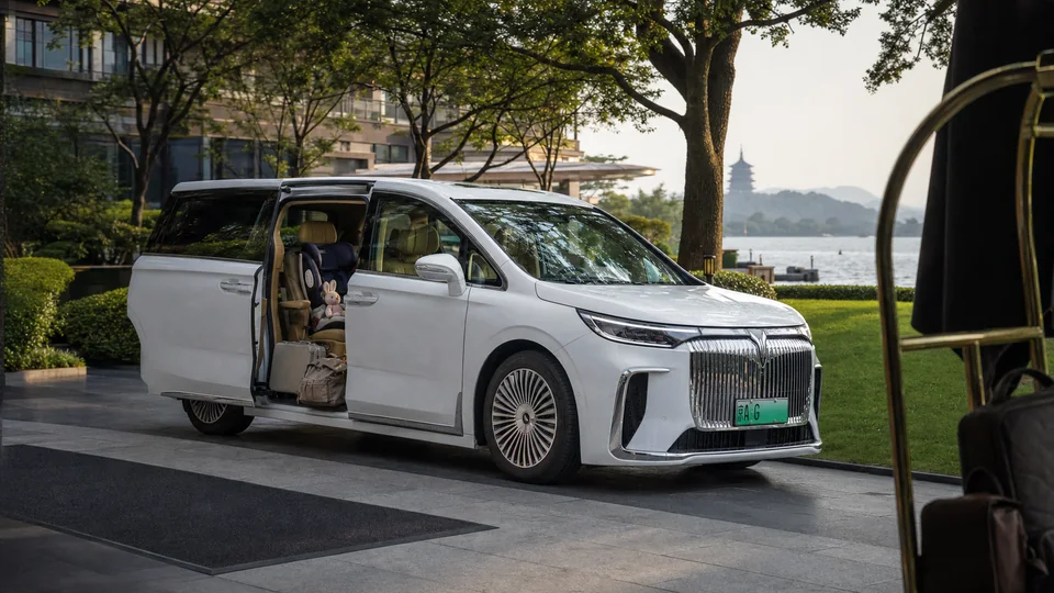White VOYAH Dreamer premium MPV with its passenger door open